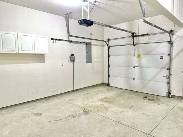 5263 Brooks Bend, Greenwood, IN 46143