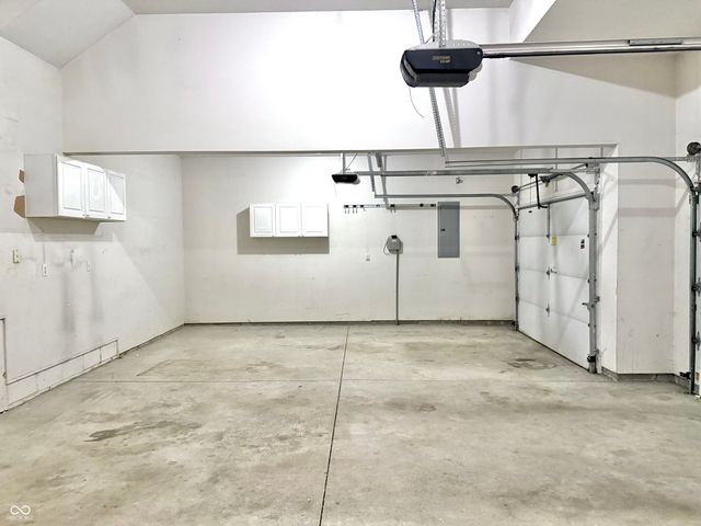 5263 Brooks Bend, Greenwood, IN 46143
