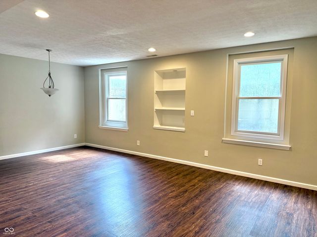 5263 Brooks Bend, Greenwood, IN 46143