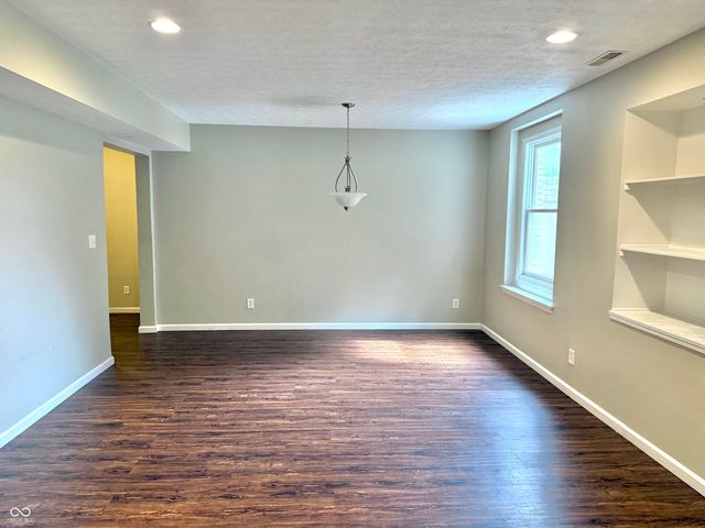 5263 Brooks Bend, Greenwood, IN 46143