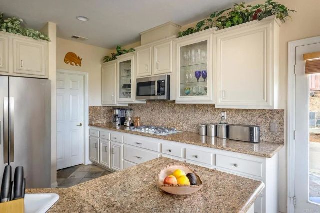 1684 Hubbard Place, Escondido, CA 92027
