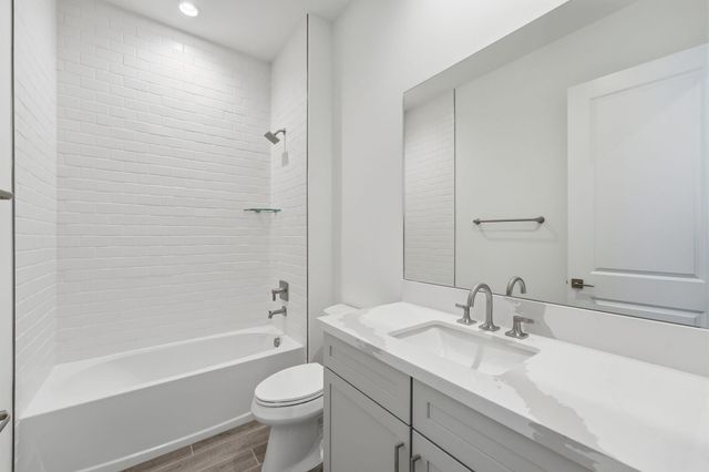 6883 68th Square, Vero Beach, FL 32967