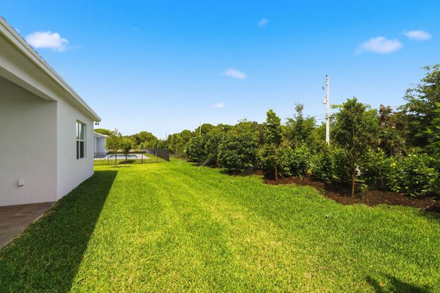 6883 68th Square, Vero Beach, FL 32967