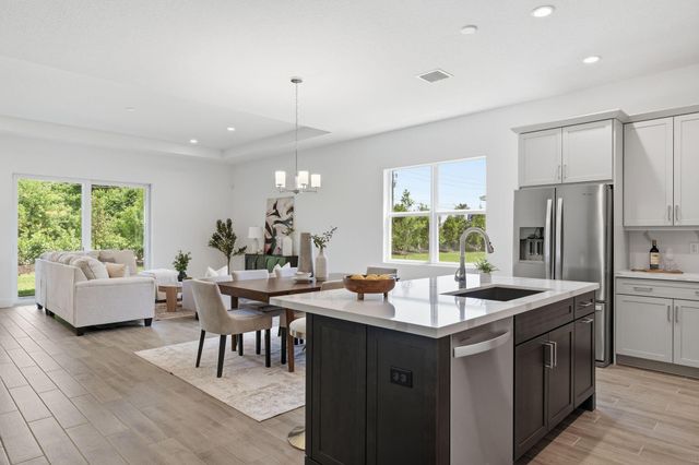 6883 68th Square, Vero Beach, FL 32967