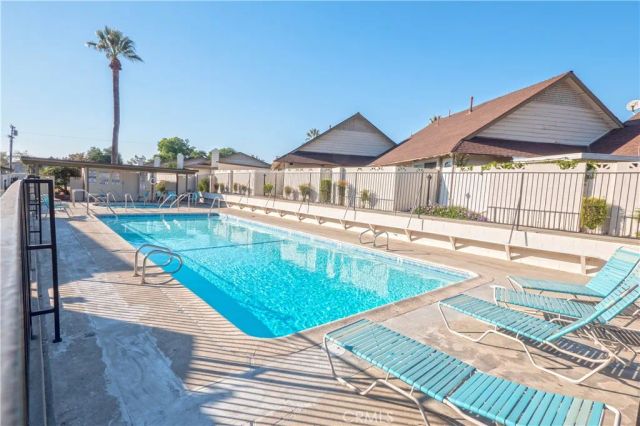 641 S Indian Hill B, Claremont, CA 91711