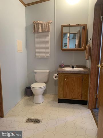 51 LAKE DR, Media, PA 19063