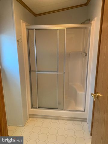 51 LAKE DR, Media, PA 19063