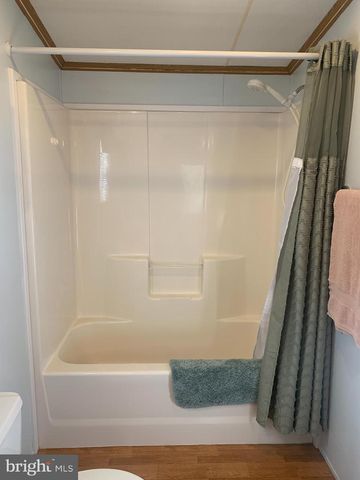 51 LAKE DR, Media, PA 19063