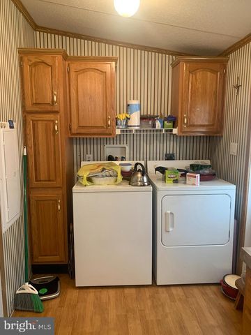 51 LAKE DR, Media, PA 19063