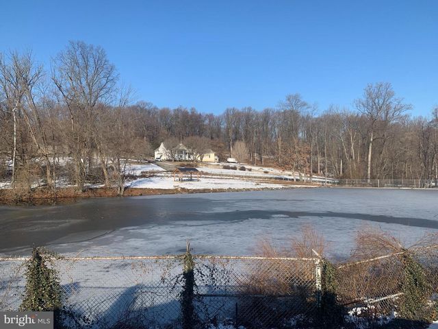 51 LAKE DR, Media, PA 19063