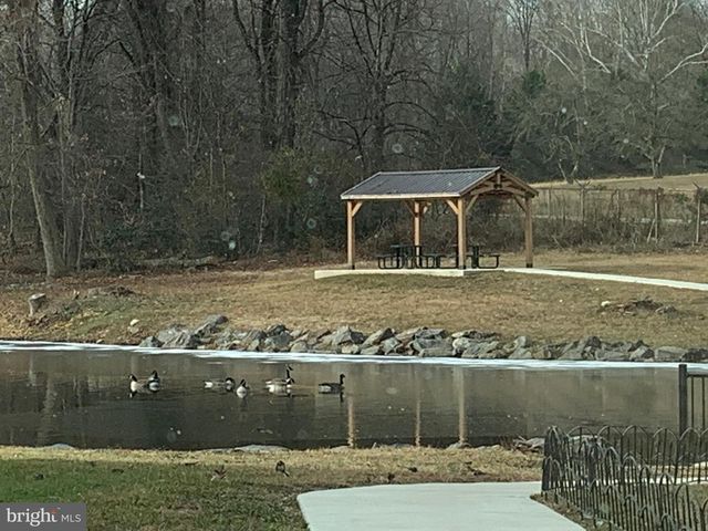 51 LAKE DR, Media, PA 19063