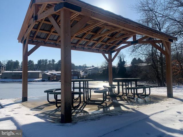 51 LAKE DR, Media, PA 19063