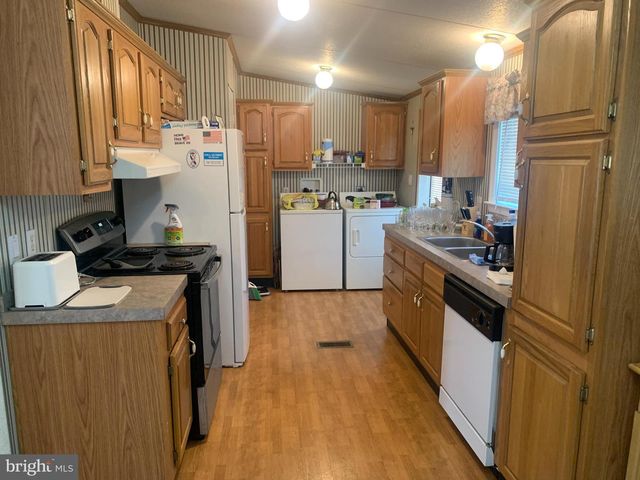 51 LAKE DR, Media, PA 19063