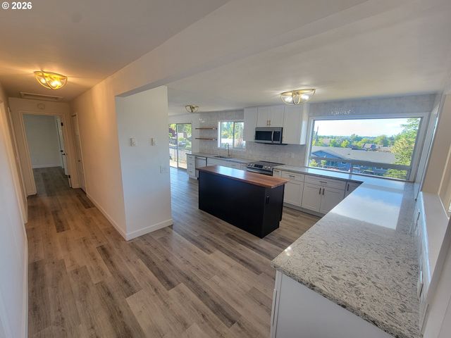 2460 W 21ST Ave, Eugene, OR 97405