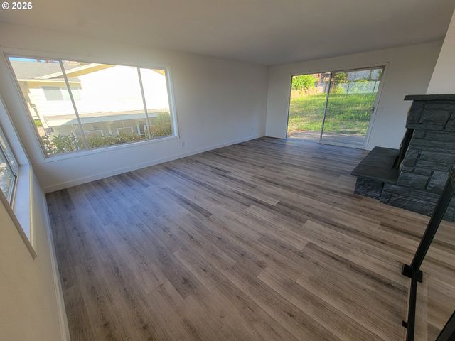 2460 W 21ST Ave, Eugene, OR 97405