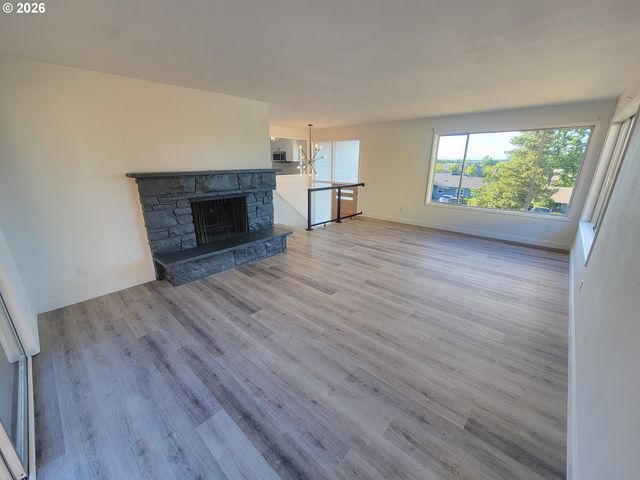 2460 W 21ST Ave, Eugene, OR 97405
