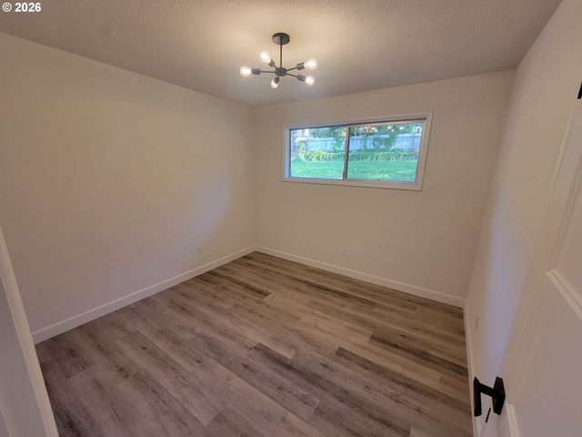 2460 W 21ST Ave, Eugene, OR 97405