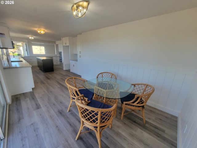 2460 W 21ST Ave, Eugene, OR 97405