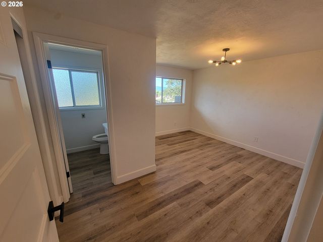 2460 W 21ST Ave, Eugene, OR 97405