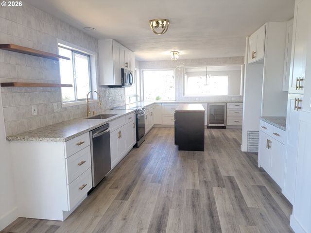 2460 W 21ST Ave, Eugene, OR 97405