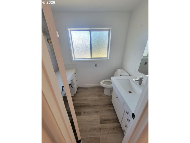 2460 W 21ST Ave, Eugene, OR 97405