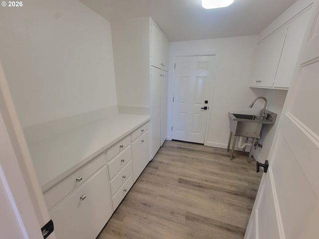 2460 W 21ST Ave, Eugene, OR 97405