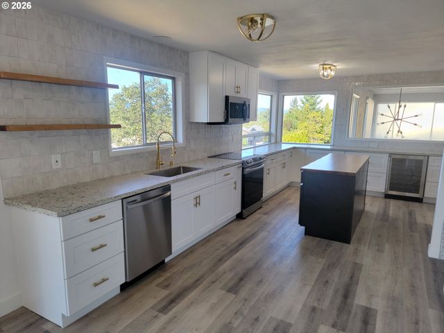 2460 W 21ST Ave, Eugene, OR 97405