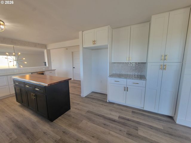 2460 W 21ST Ave, Eugene, OR 97405