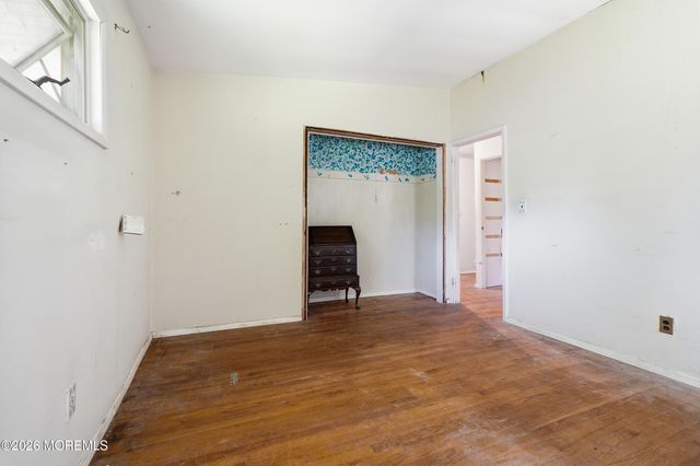 190 Parkview Terrace N, Middletown, NJ 07738