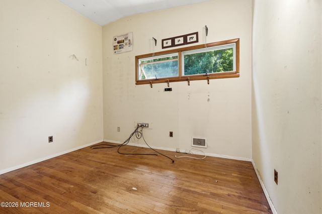 190 Parkview Terrace N, Middletown, NJ 07738