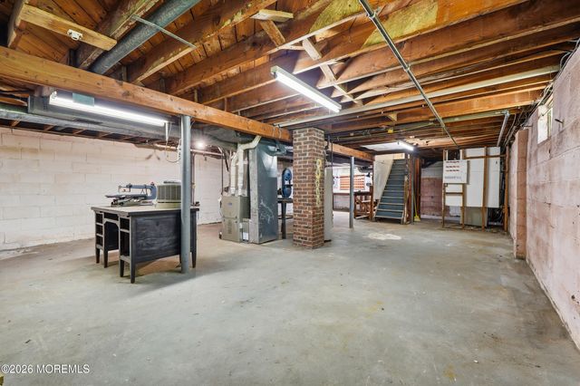 190 Parkview Terrace N, Middletown, NJ 07738