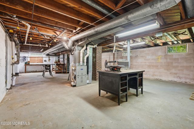 190 Parkview Terrace N, Middletown, NJ 07738