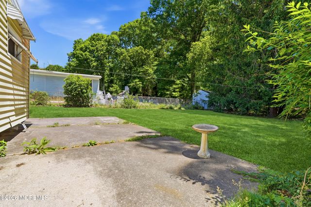 190 Parkview Terrace N, Middletown, NJ 07738