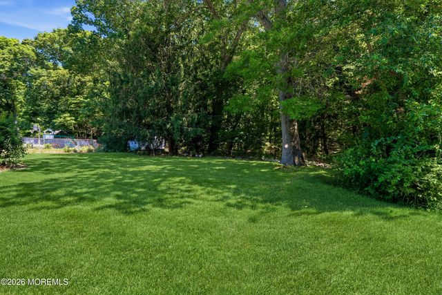 190 Parkview Terrace N, Middletown, NJ 07738