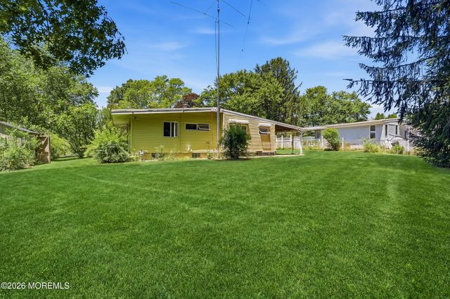 190 Parkview Terrace N, Middletown, NJ 07738