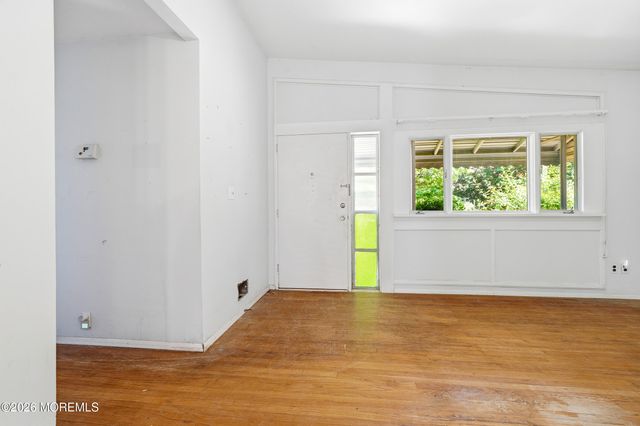 190 Parkview Terrace N, Middletown, NJ 07738