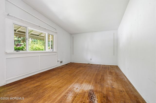 190 Parkview Terrace N, Middletown, NJ 07738