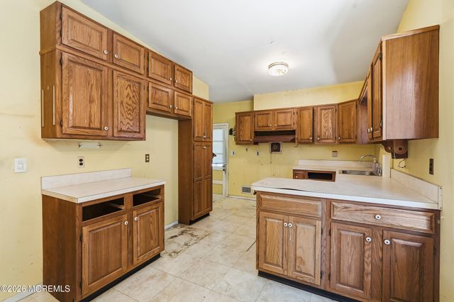 190 Parkview Terrace N, Middletown, NJ 07738