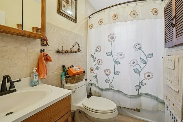 55 Standish St, Worcester, MA 01604