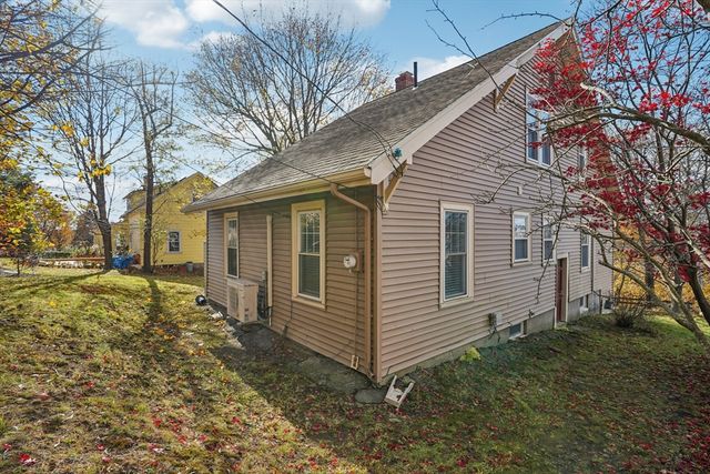 55 Standish St, Worcester, MA 01604