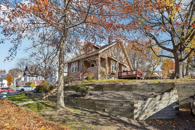 55 Standish St, Worcester, MA 01604