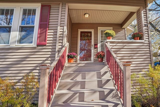 55 Standish St, Worcester, MA 01604