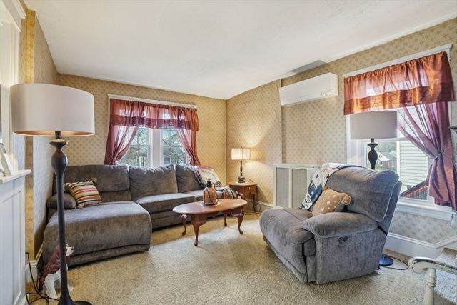 55 Standish St, Worcester, MA 01604