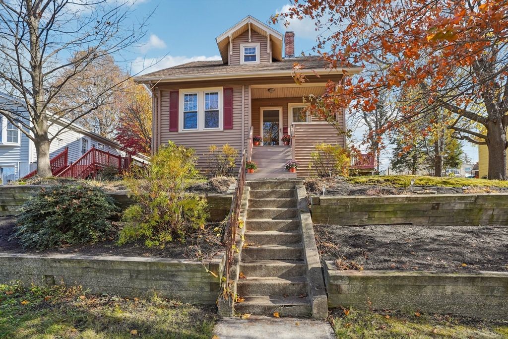 55 Standish St, Worcester, MA 01604