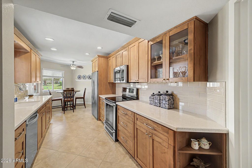 Image 11 of property listing at 10429 W HUTTON Drive, Sun City, AZ 85351