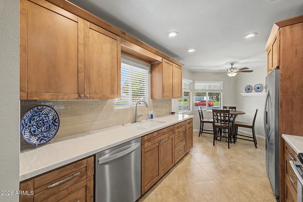 Image 12 of property listing at 10429 W HUTTON Drive, Sun City, AZ 85351