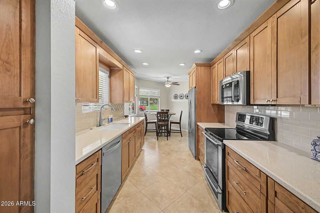 Image 13 of property listing at 10429 W HUTTON Drive, Sun City, AZ 85351