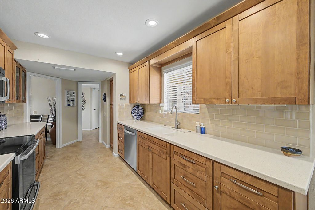 Image 14 of property listing at 10429 W HUTTON Drive, Sun City, AZ 85351