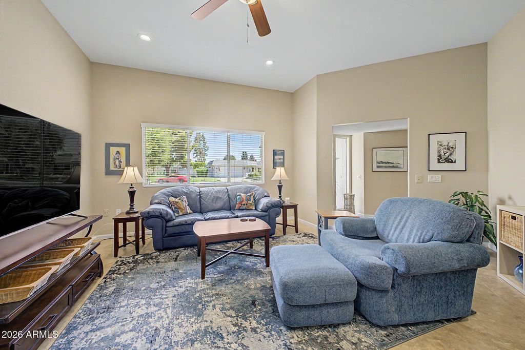 Image 16 of property listing at 10429 W HUTTON Drive, Sun City, AZ 85351
