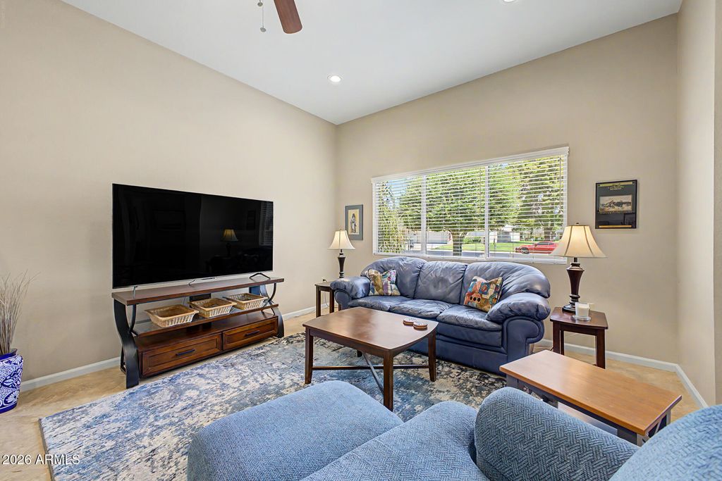 Image 18 of property listing at 10429 W HUTTON Drive, Sun City, AZ 85351